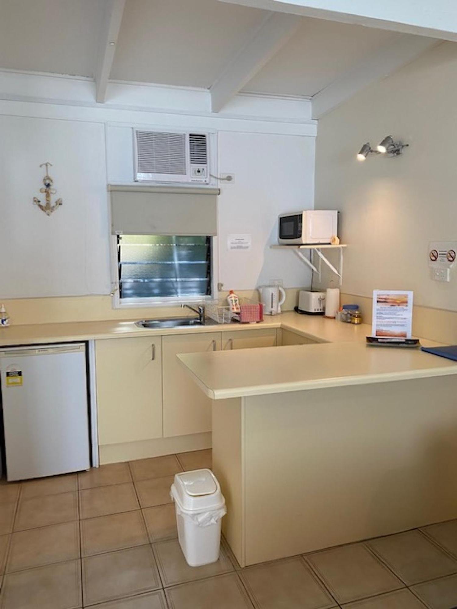 Affordable Island Escape! Queen Studio, Nelly Bay Екстер'єр фото