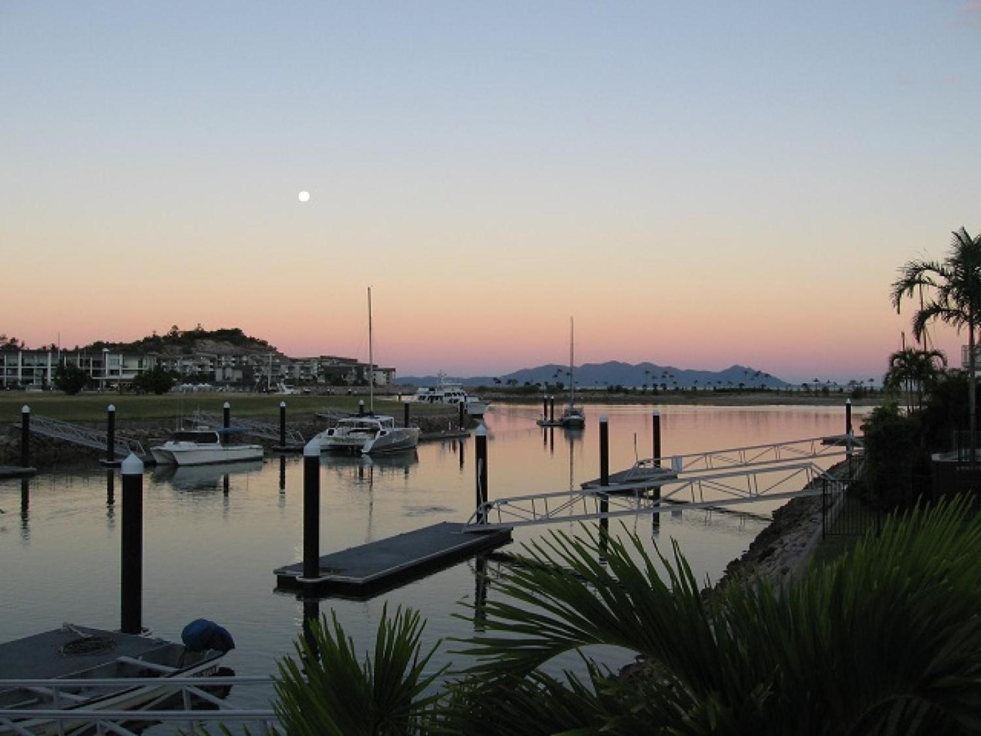Affordable Island Escape! Queen Studio, Nelly Bay Екстер'єр фото