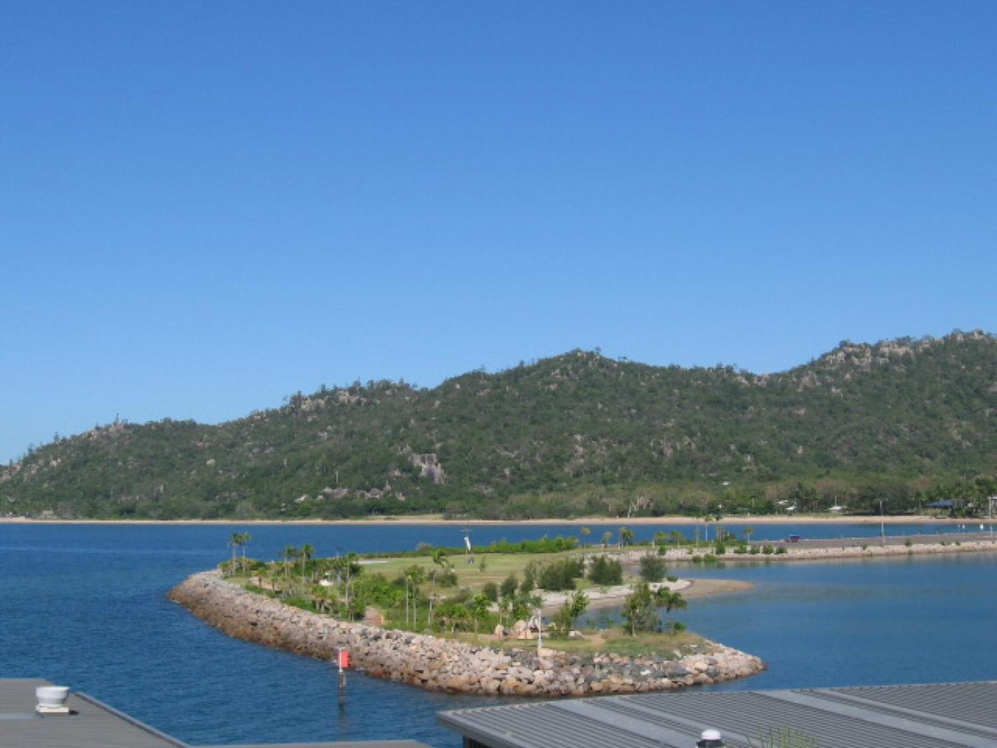Affordable Island Escape! Queen Studio, Nelly Bay Екстер'єр фото