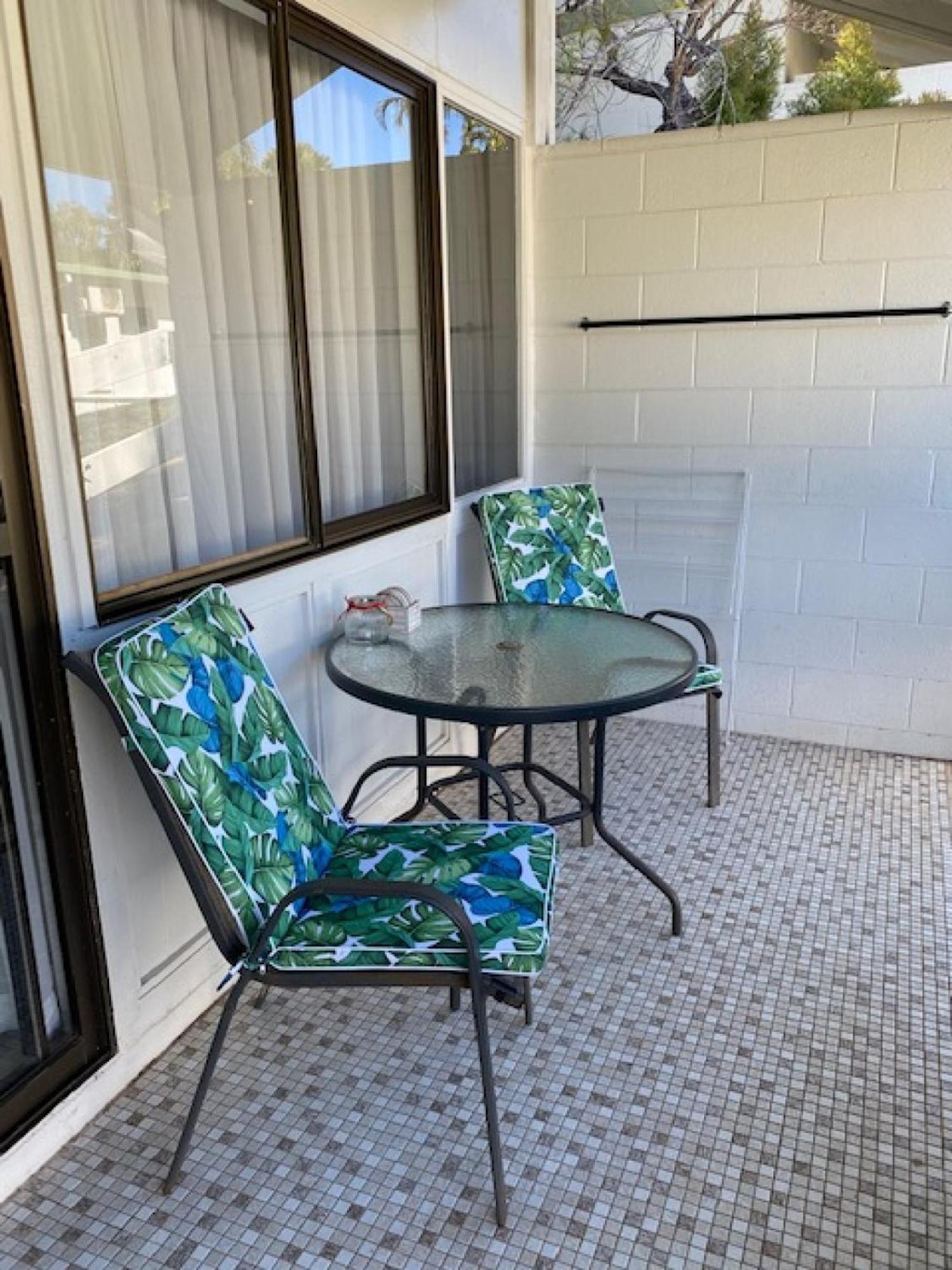 Affordable Island Escape! Queen Studio, Nelly Bay Екстер'єр фото