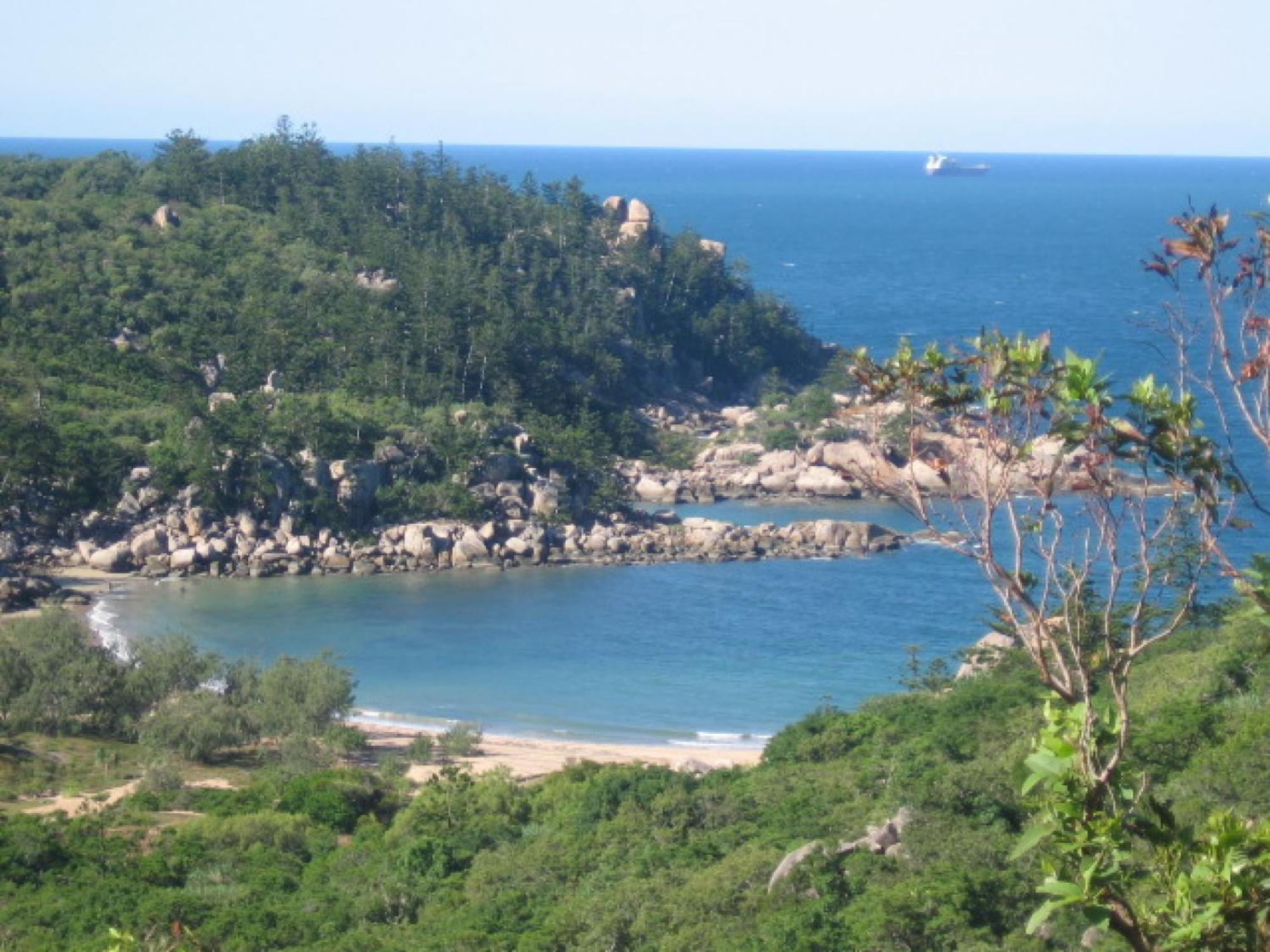 Affordable Island Escape! Queen Studio, Nelly Bay Екстер'єр фото